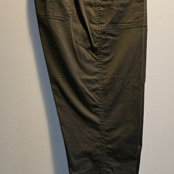 Women’s Size 6 Dark Green George Capri Pants - Picture 4 of 12